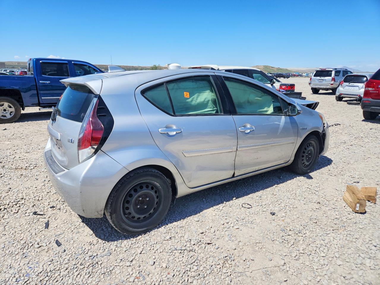 2016 TOYOTA PRIUS C TWO photo 7