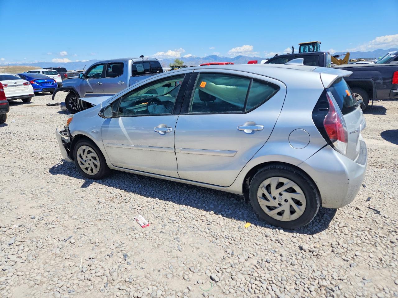 2016 TOYOTA PRIUS C TWO photo 4