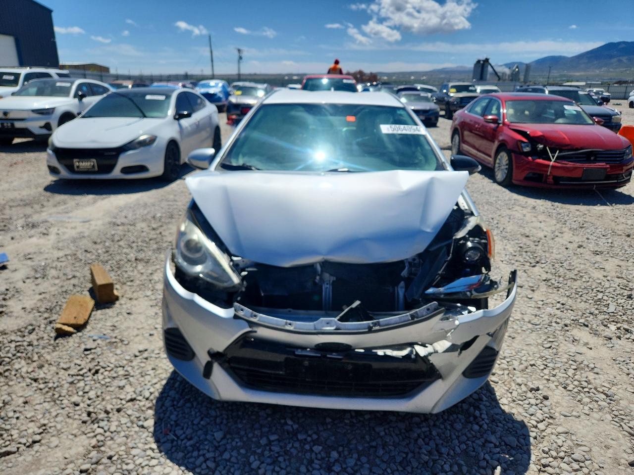 2016 TOYOTA PRIUS C TWO photo 13