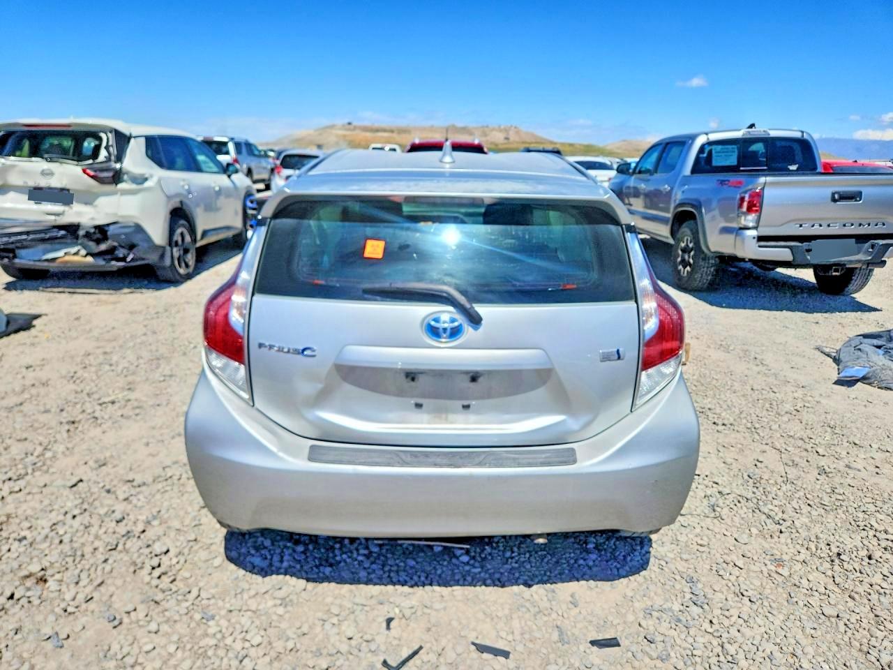 2016 TOYOTA PRIUS C TWO photo 16