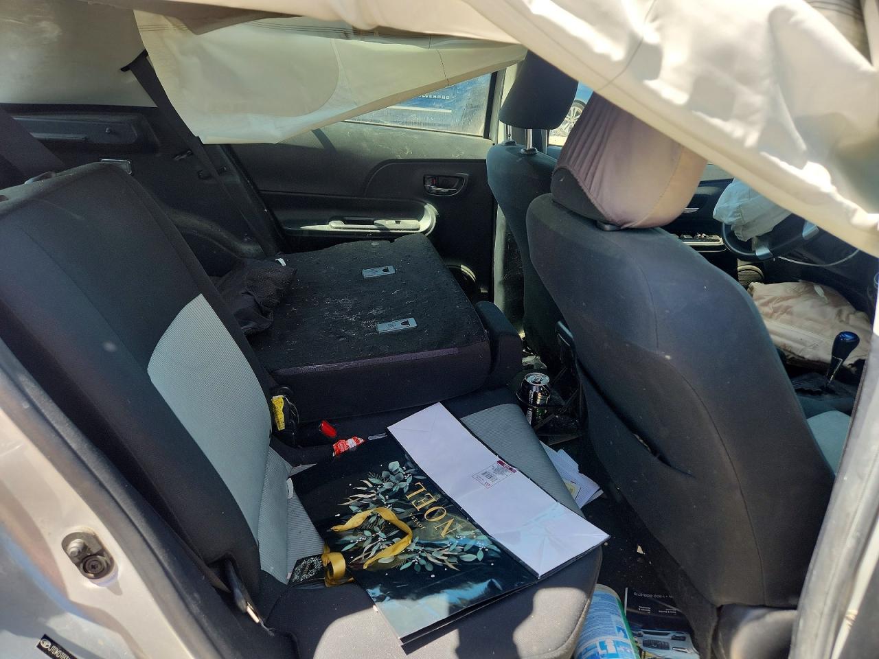 2016 TOYOTA PRIUS C TWO photo 28