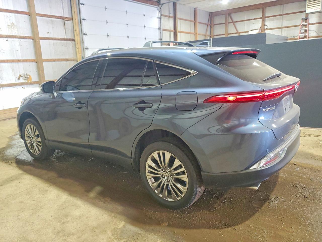 2024 TOYOTA VENZA XLE photo 3