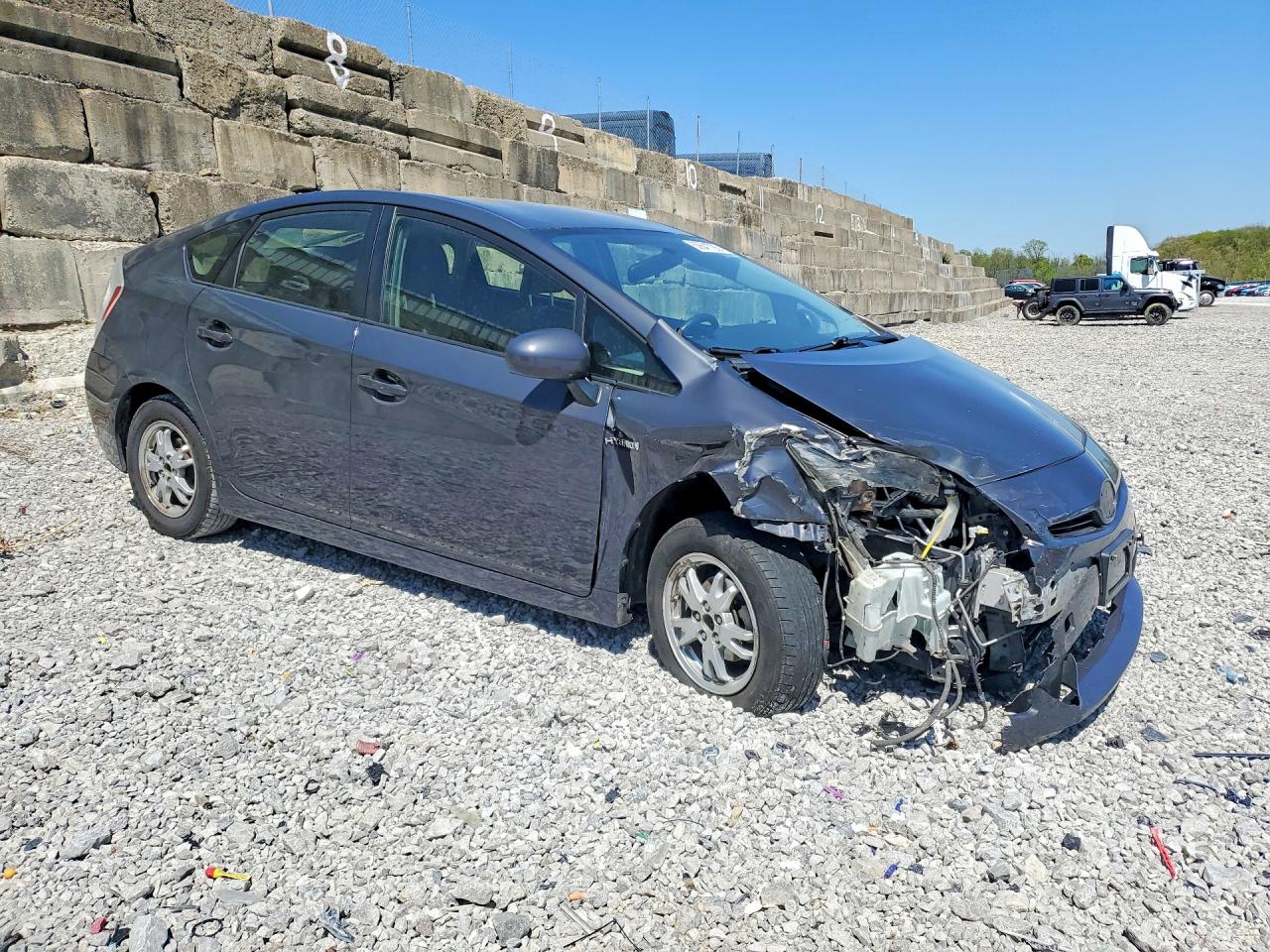 2010 TOYOTA PRIUS III photo 10