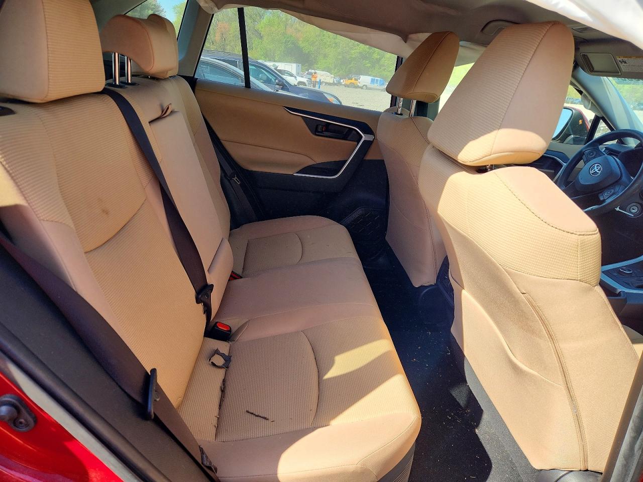 2019 TOYOTA RAV4 LE photo 19