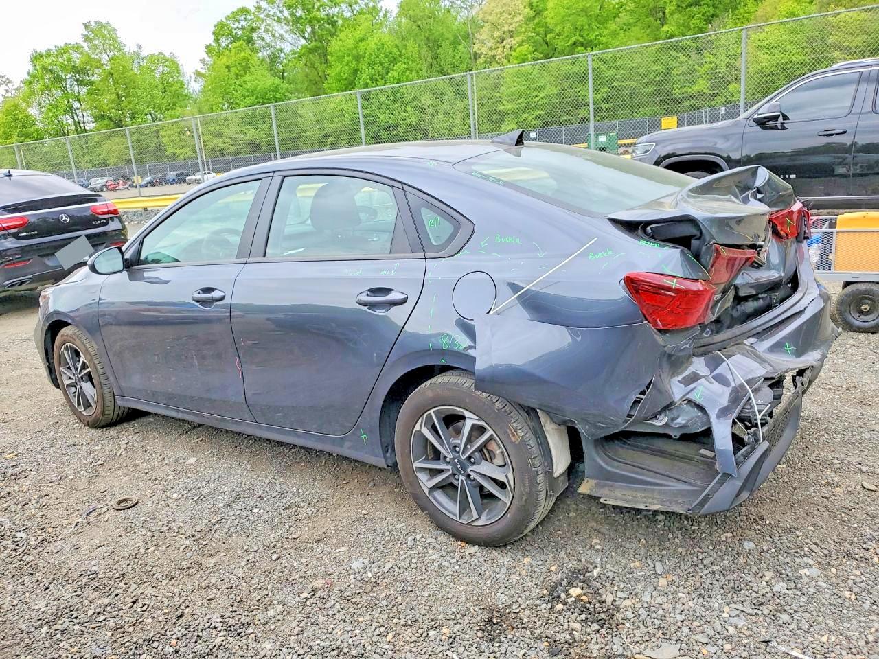2024 KIA FORTE LXS photo 3