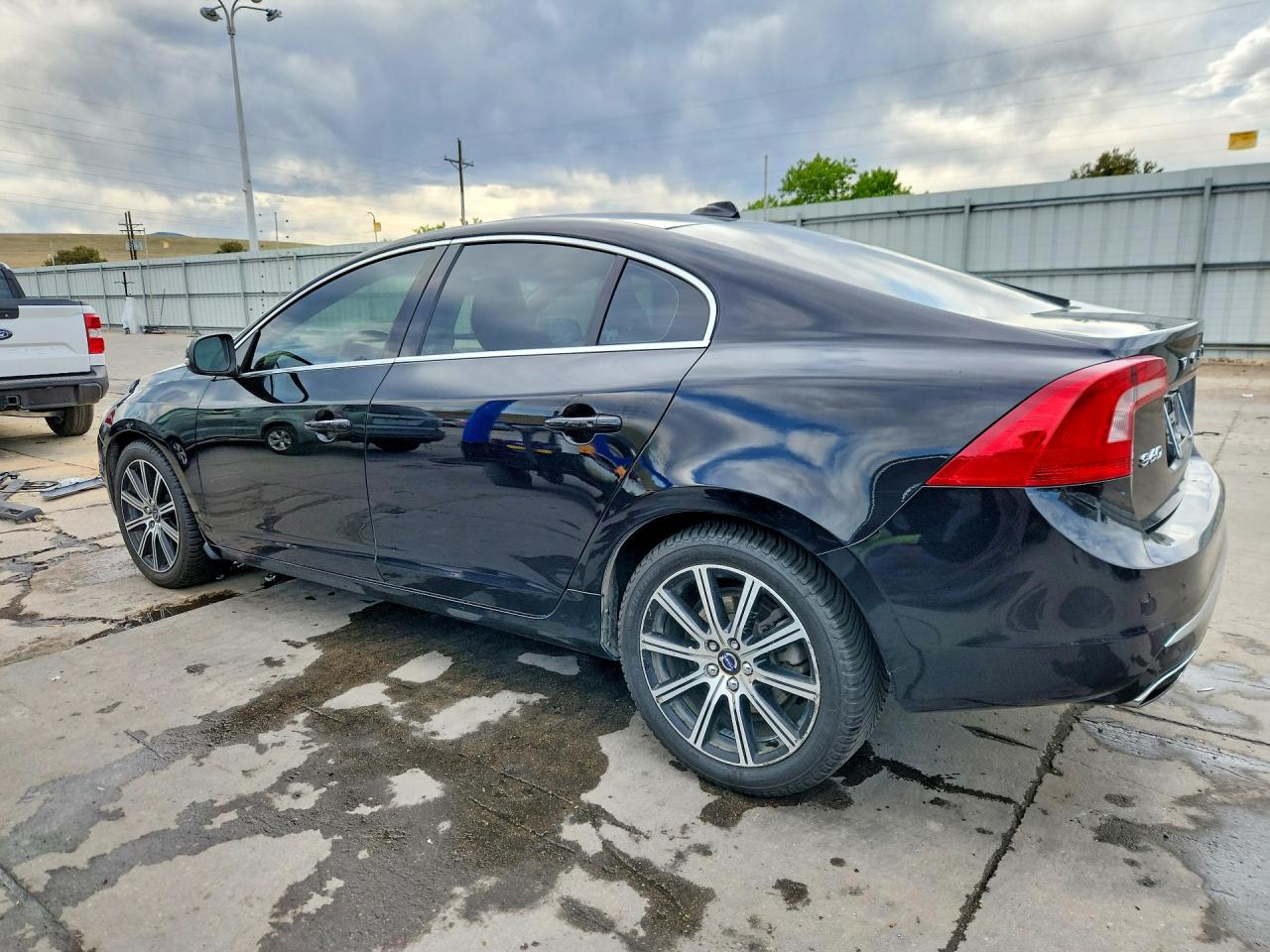 2017 VOLVO S60 PREMIER photo 2