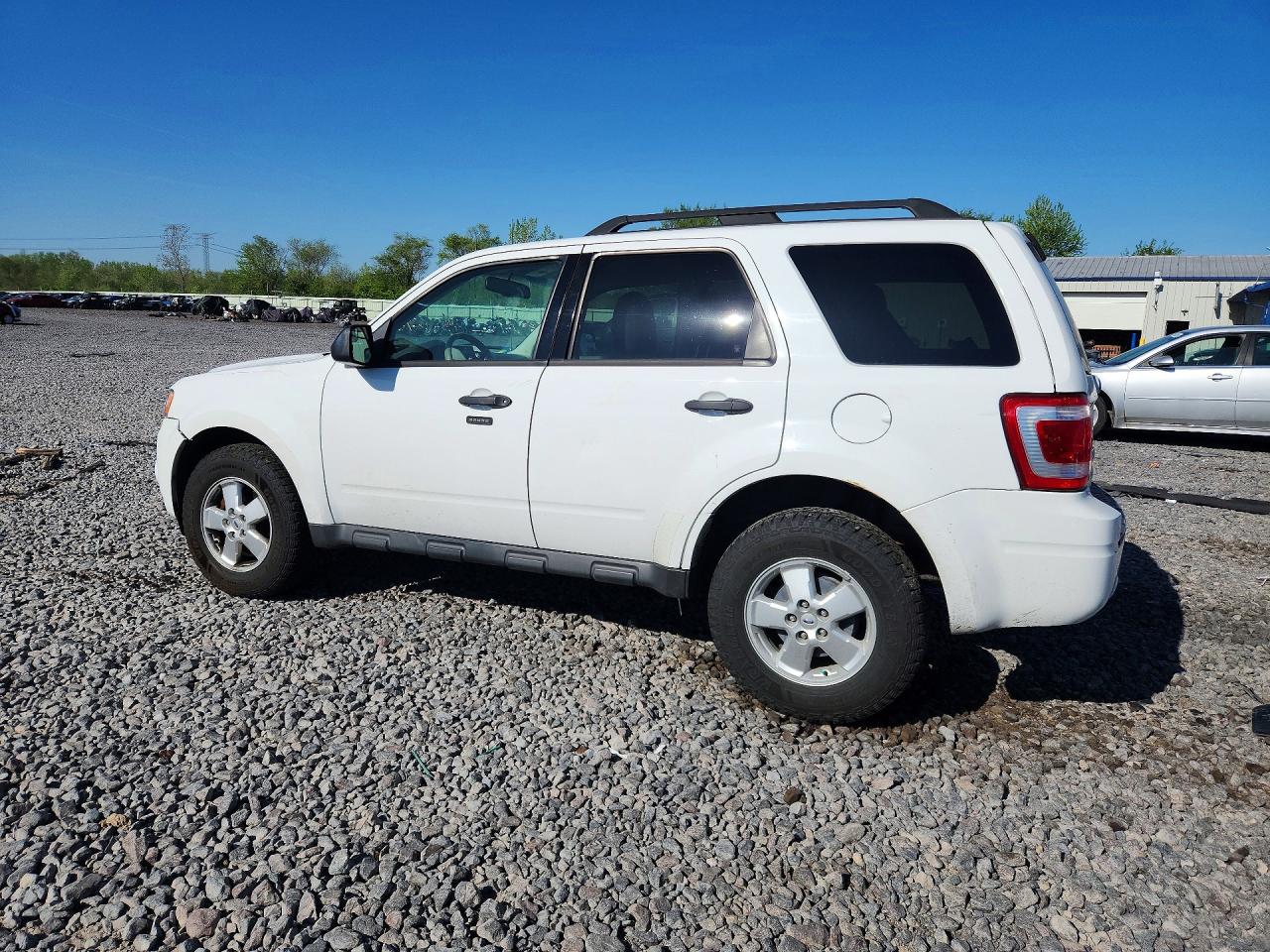 2011 FORD ESCAPE XLT photo 2