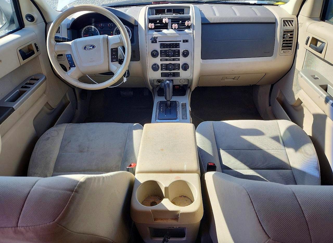 2011 FORD ESCAPE XLT photo 8