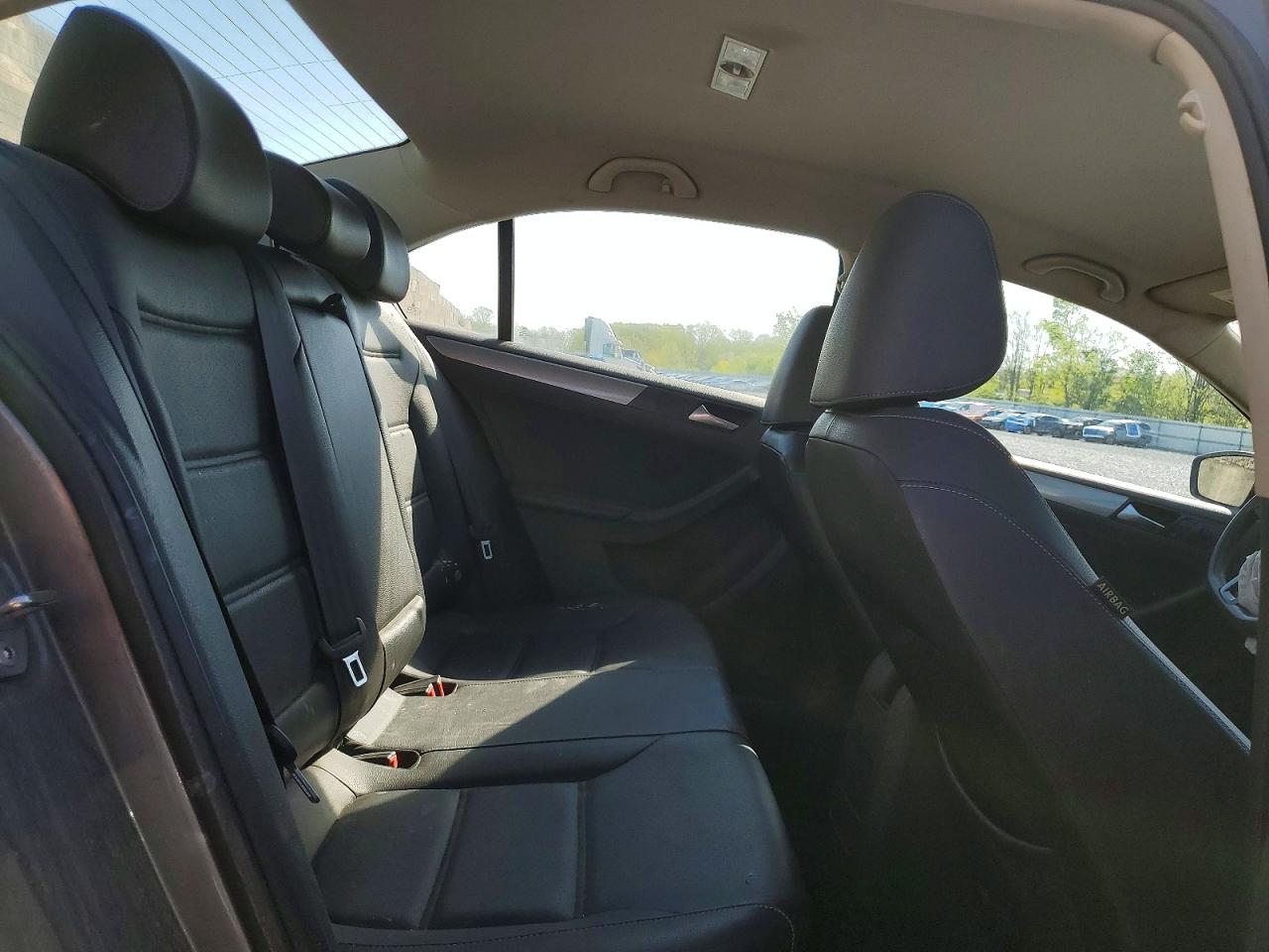 2018 VOLKSWAGEN JETTA SE photo 28