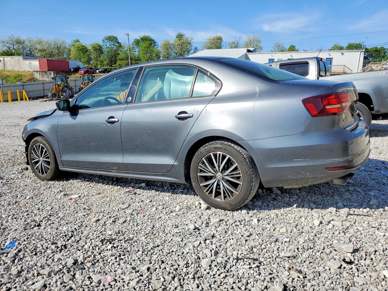 2018 VOLKSWAGEN JETTA SE photo 4