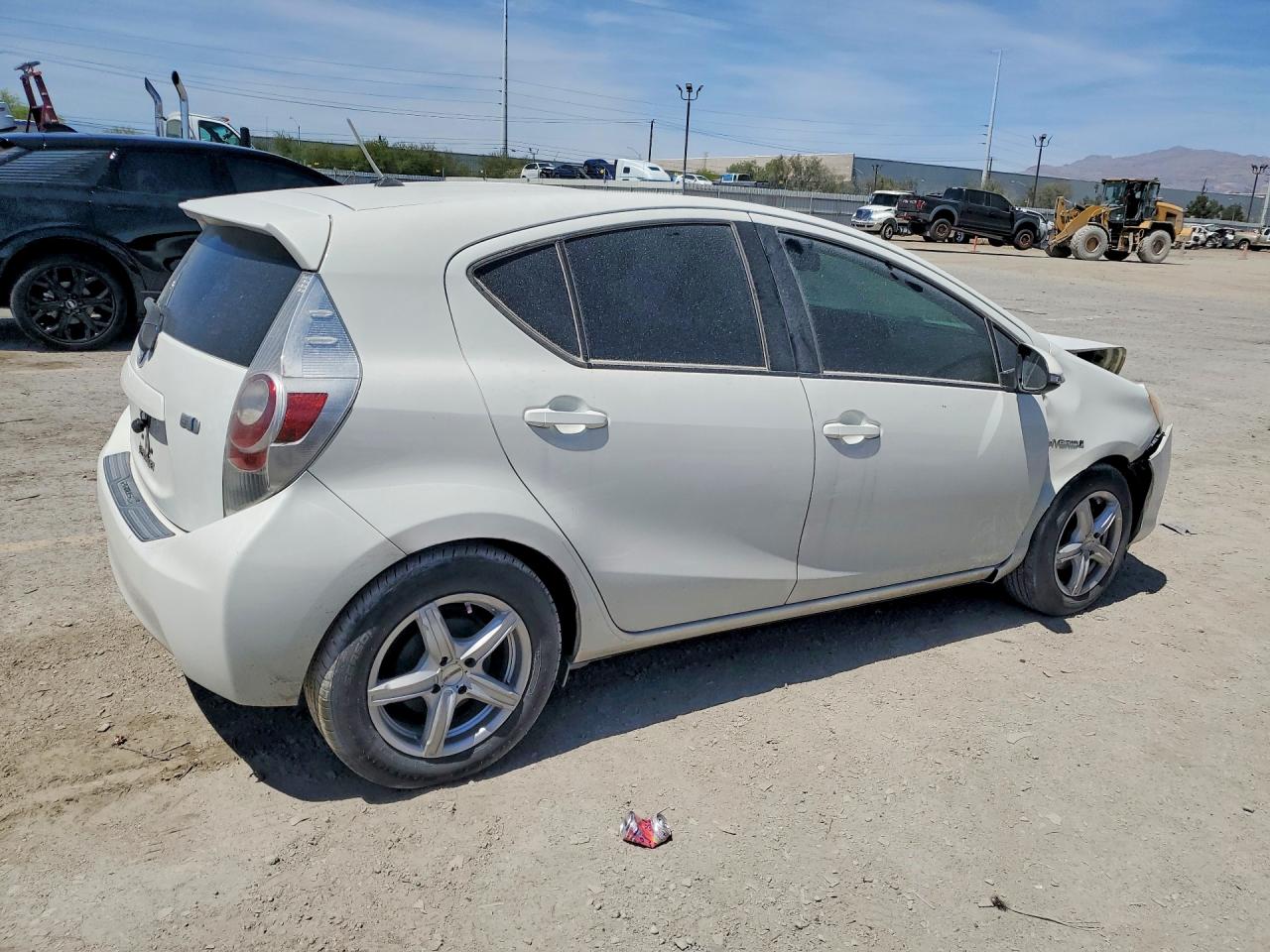 2013 TOYOTA PRIUS C photo 5