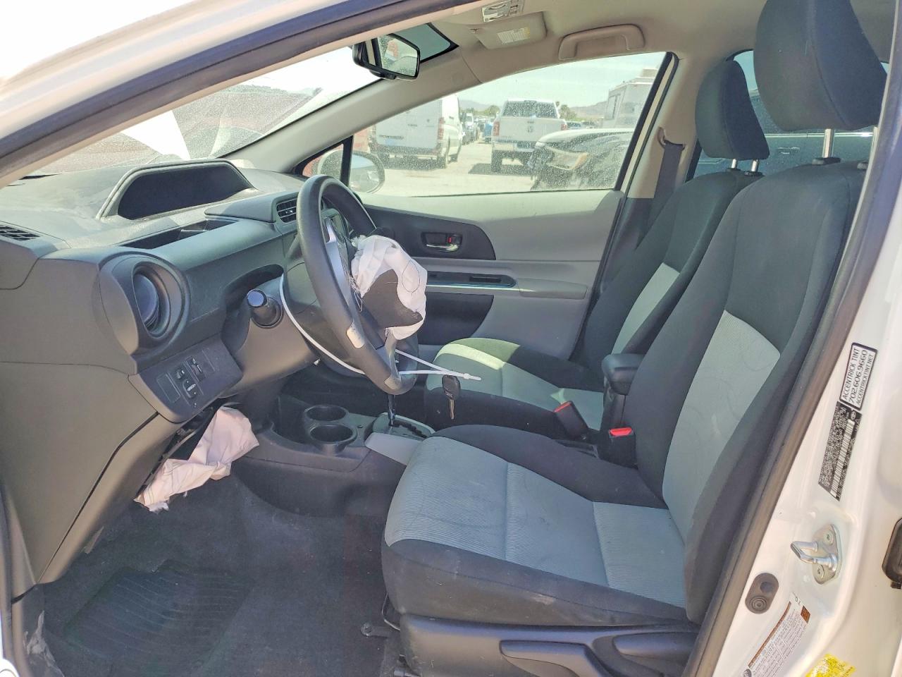 2013 TOYOTA PRIUS C photo 13