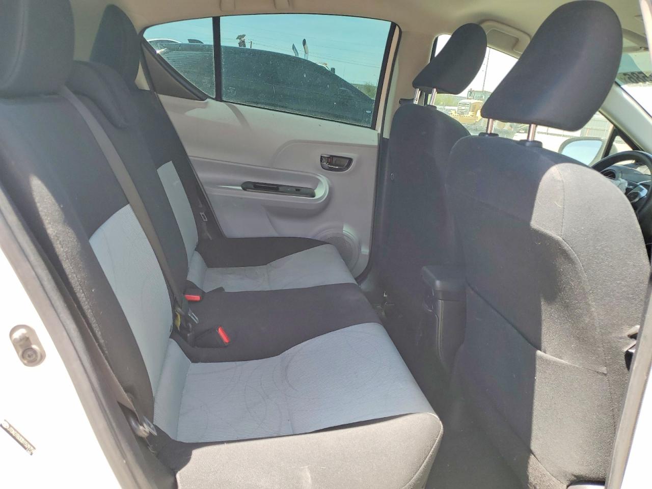 2013 TOYOTA PRIUS C photo 19