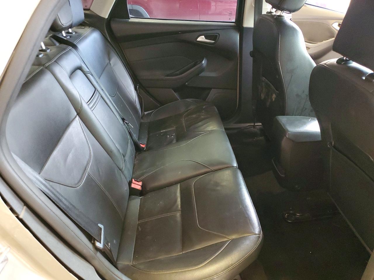 2015 FORD FOCUS SE photo 28