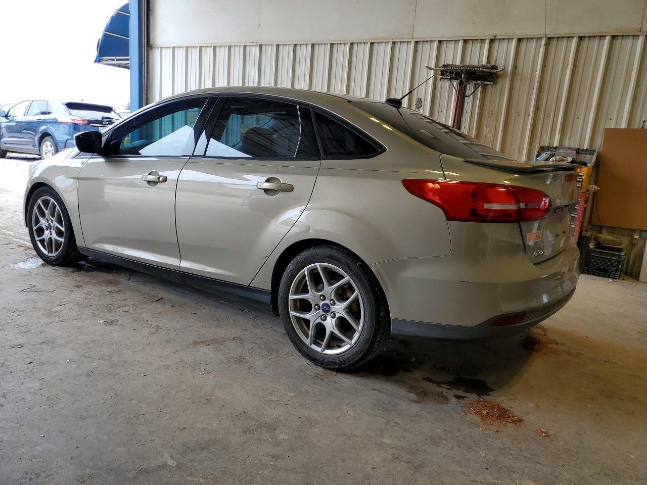 2015 FORD FOCUS SE photo 4