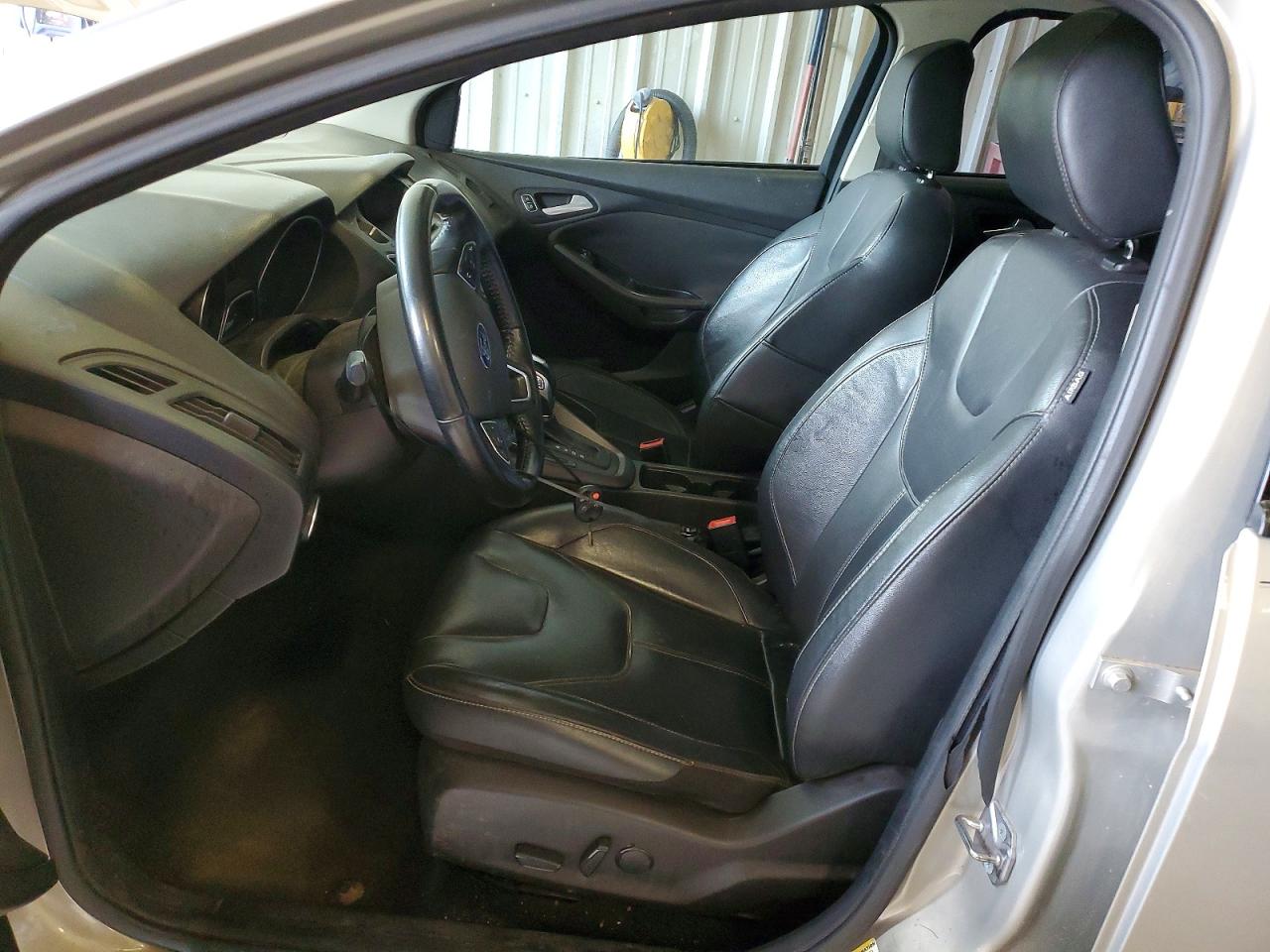 2015 FORD FOCUS SE photo 19