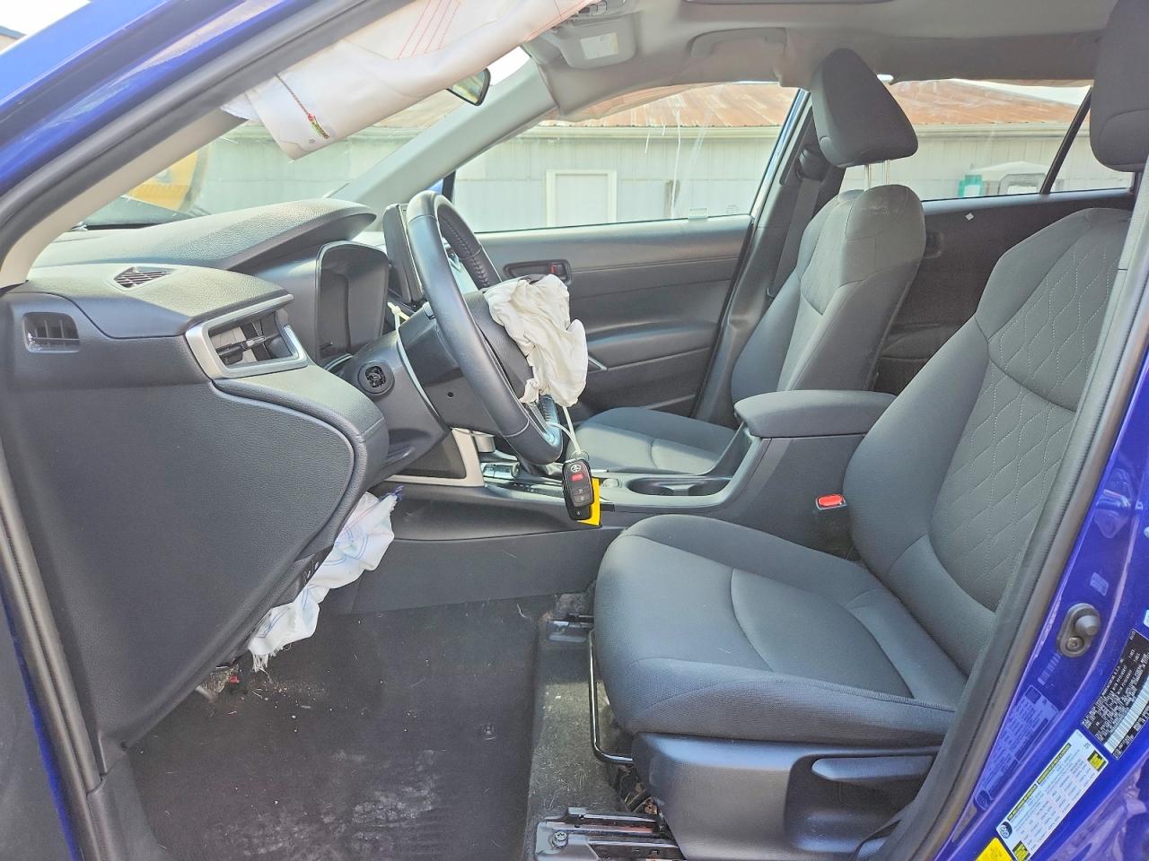 2022 TOYOTA COROLLA CROSS LE photo 19