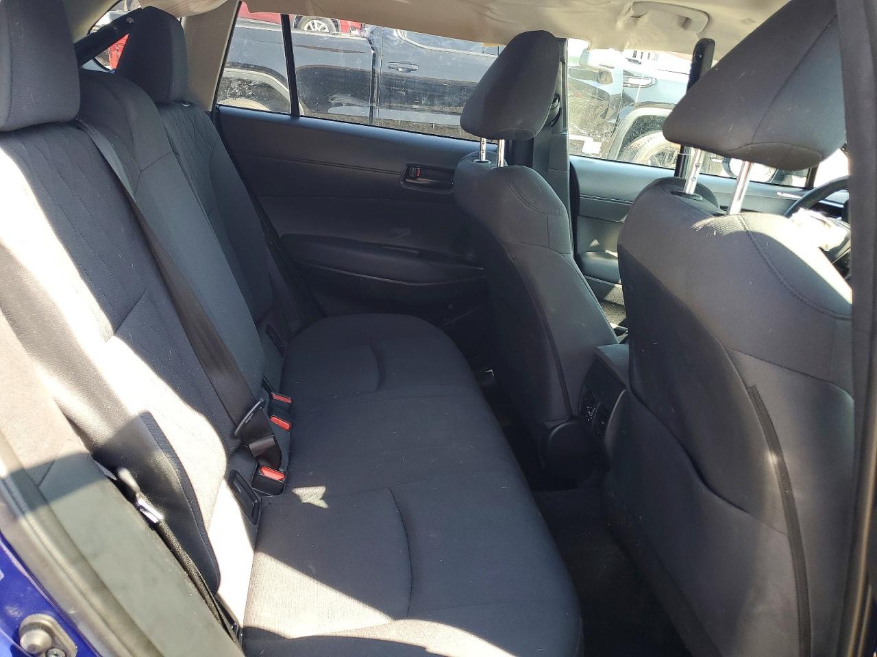 2022 TOYOTA COROLLA CROSS LE photo 31