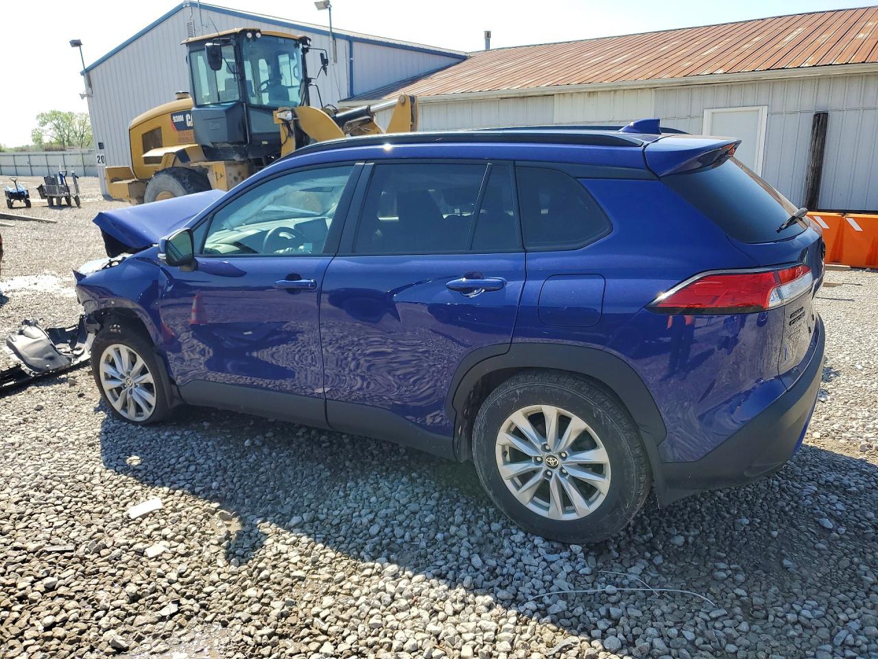 2022 TOYOTA COROLLA CROSS LE photo 4