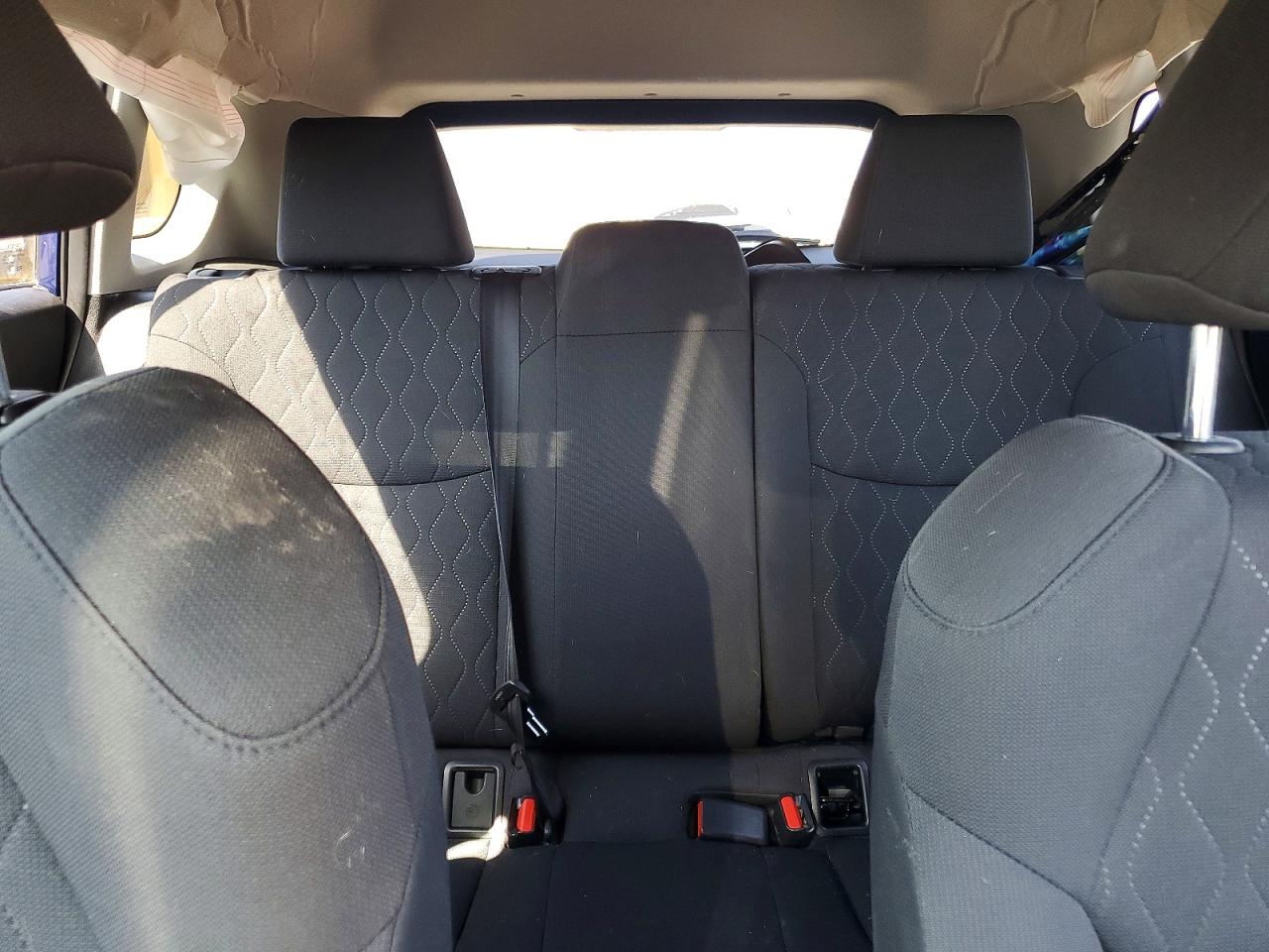 2022 TOYOTA COROLLA CROSS LE photo 28