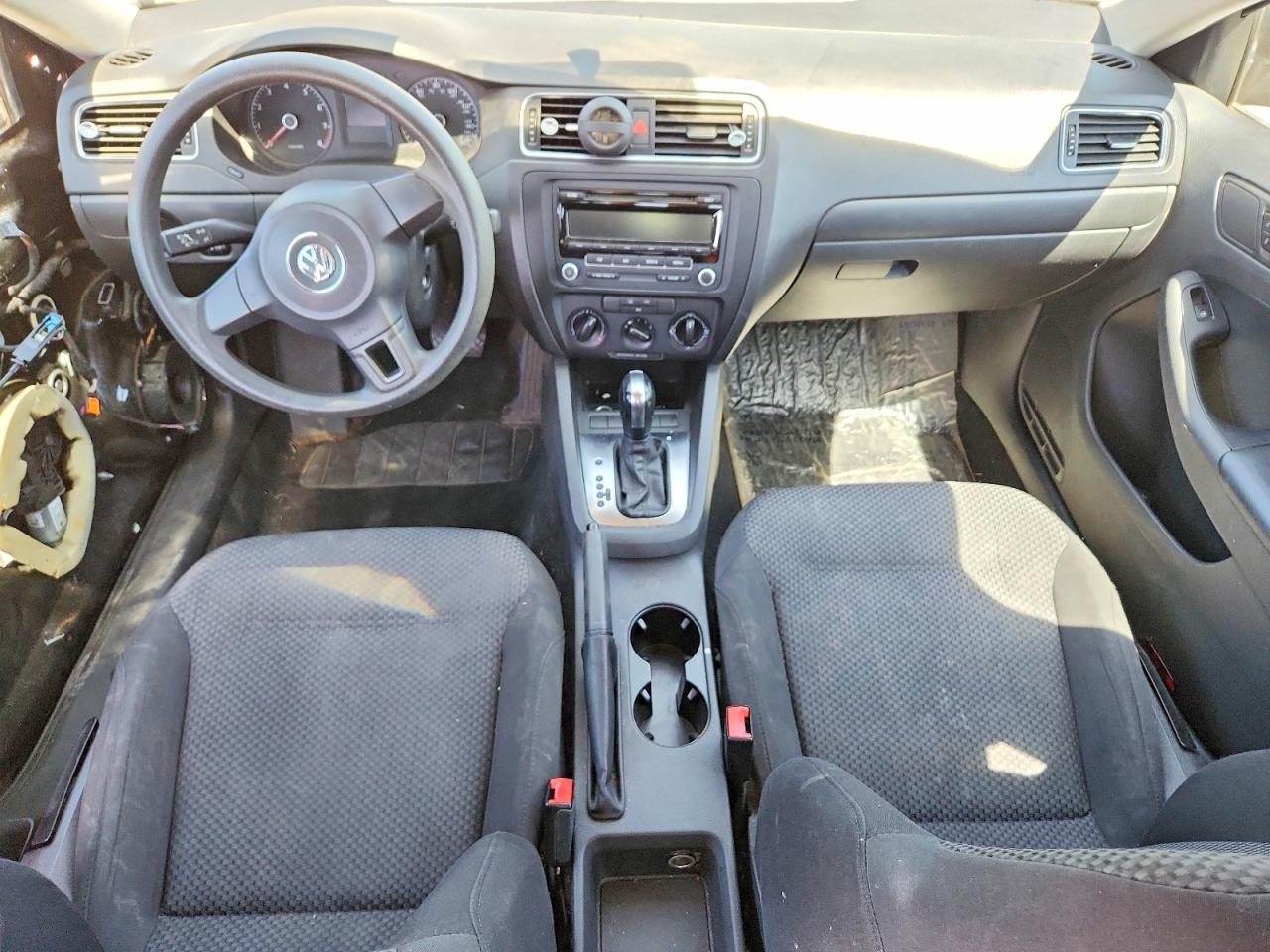 2013 VOLKSWAGEN JETTA BASE photo 22