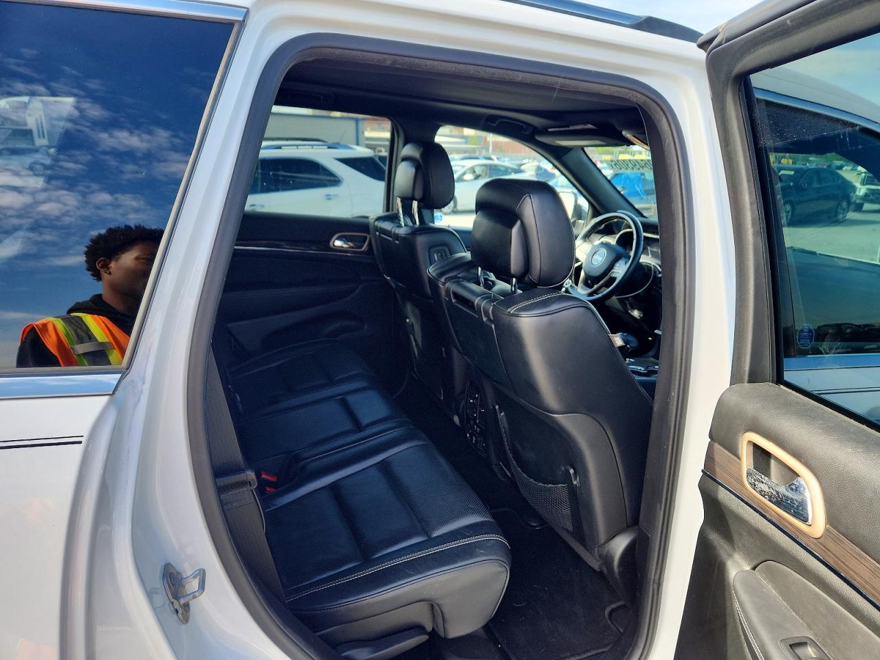 2015 JEEP GRAND CHEROKEE OVERLAND photo 28