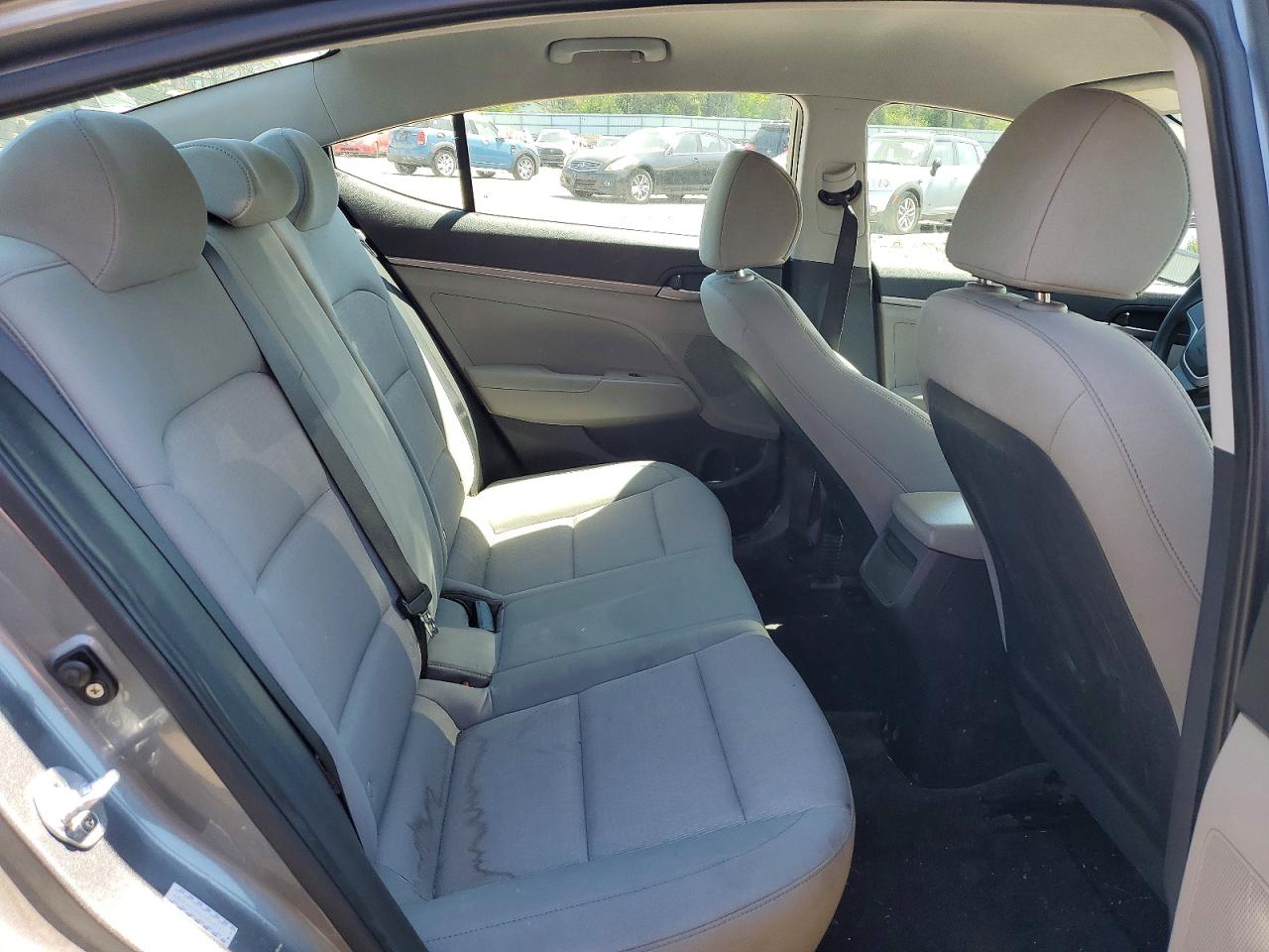 2017 HYUNDAI ELANTRA SE photo 10