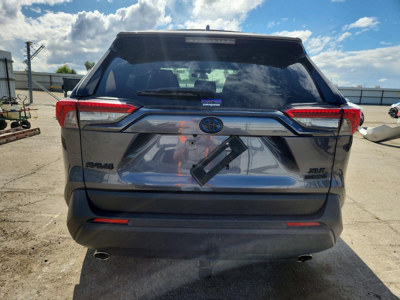 2022 TOYOTA RAV4 XLE PREMIUM photo 16