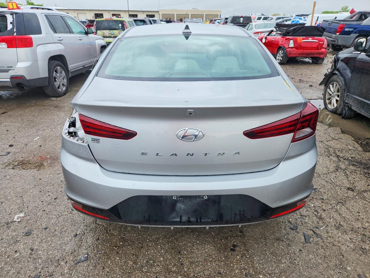 2020 HYUNDAI ELANTRA SEL photo 11