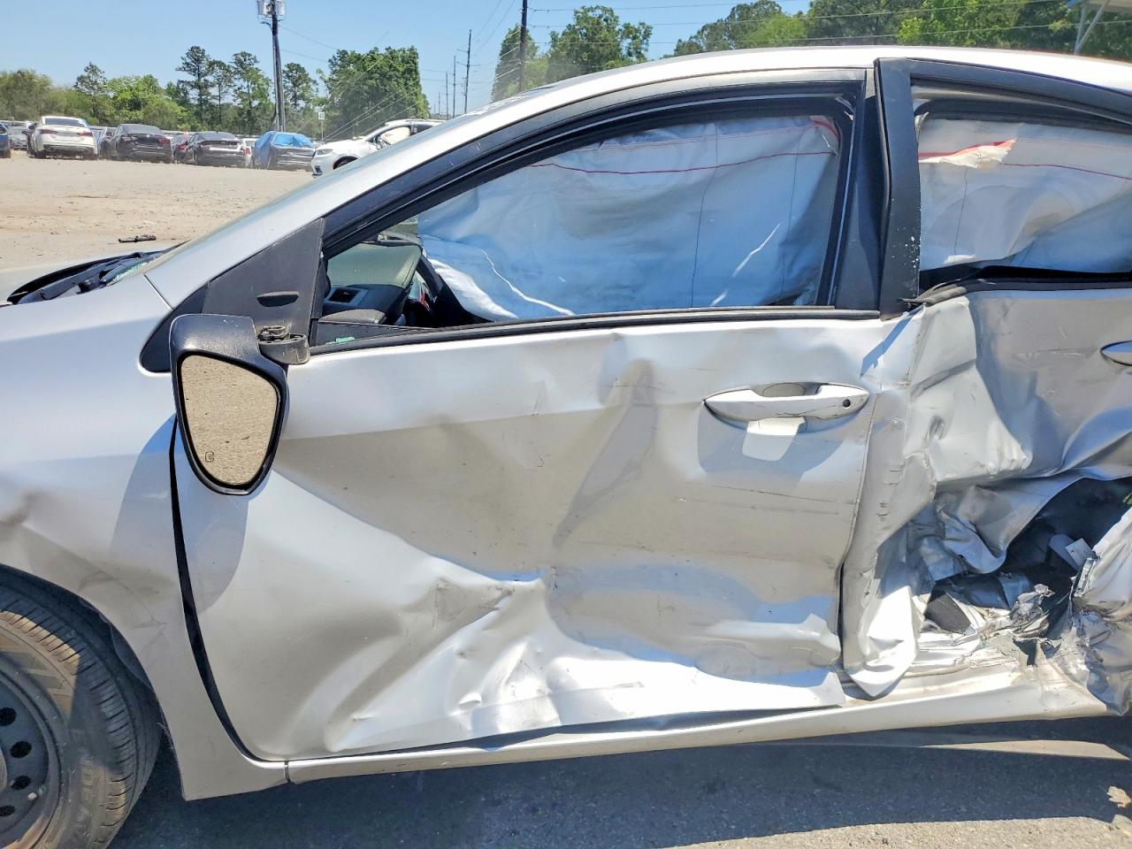 2015 TOYOTA COROLLA LE photo 7