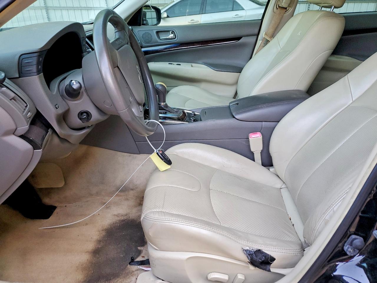 2013 INFINITI G37 photo 13