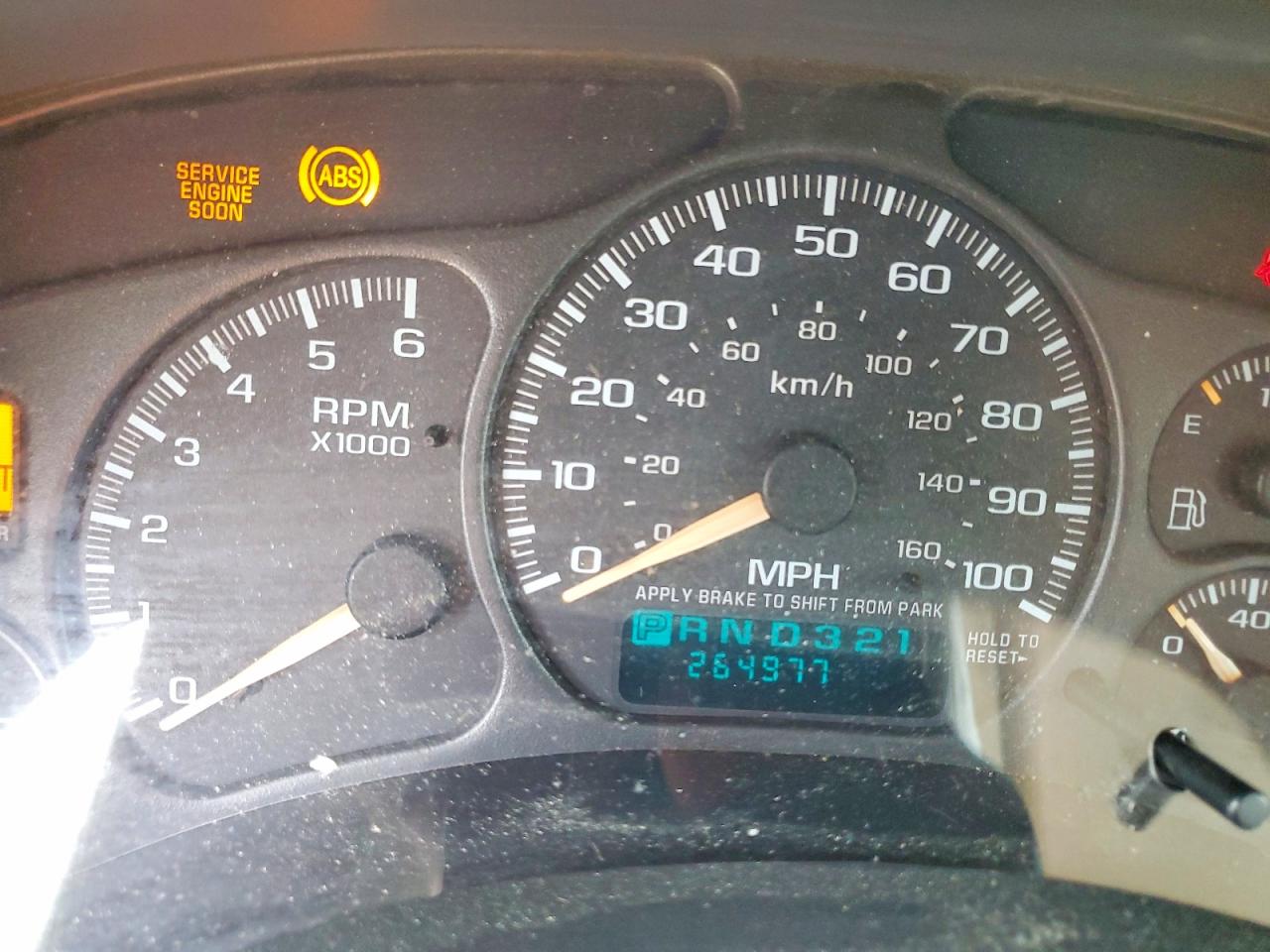 2002 GMC YUKON photo 17