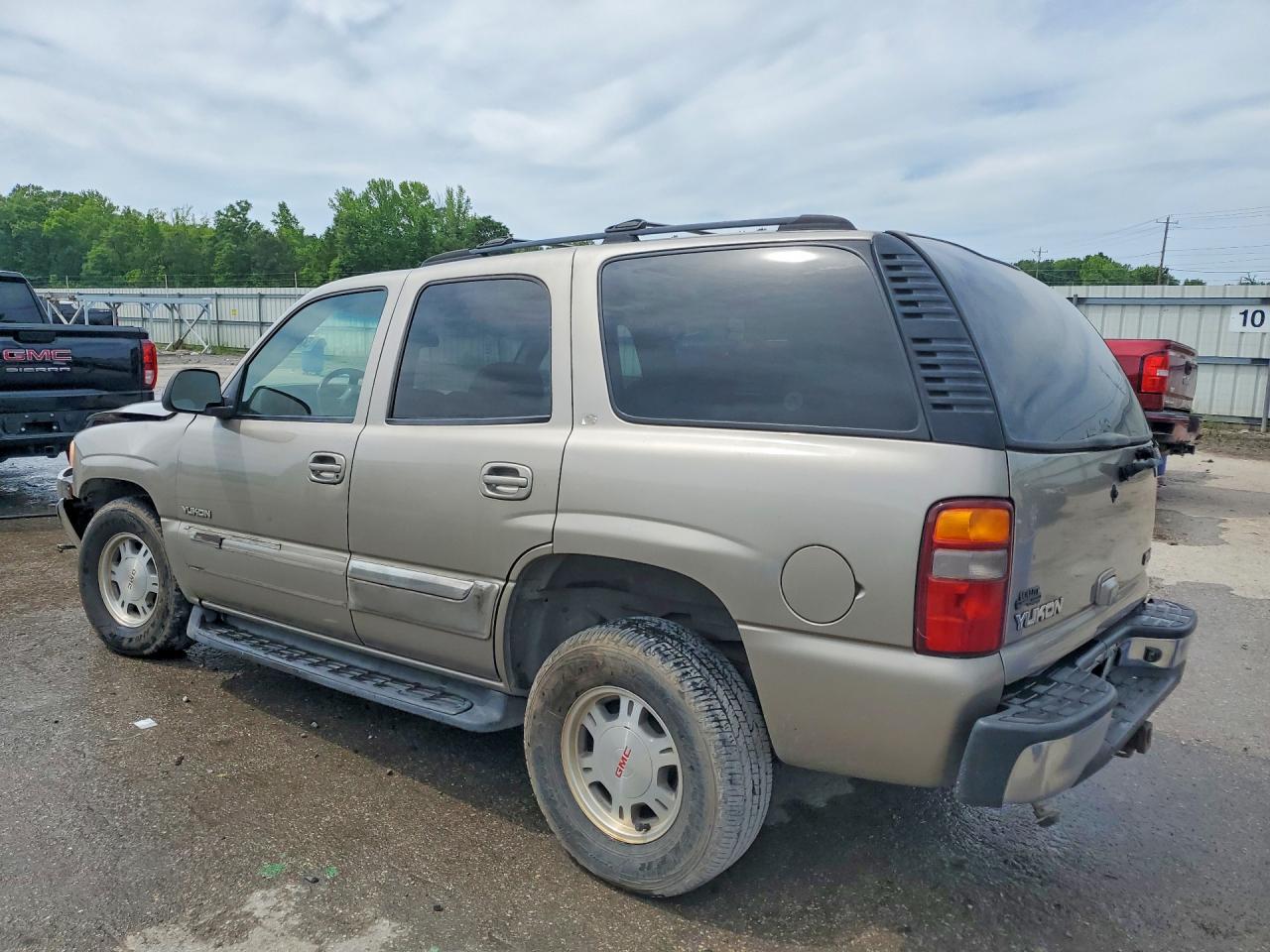 2002 GMC YUKON photo 3