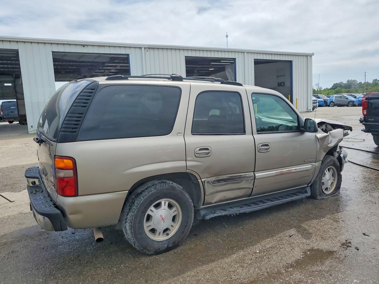2002 GMC YUKON photo 5