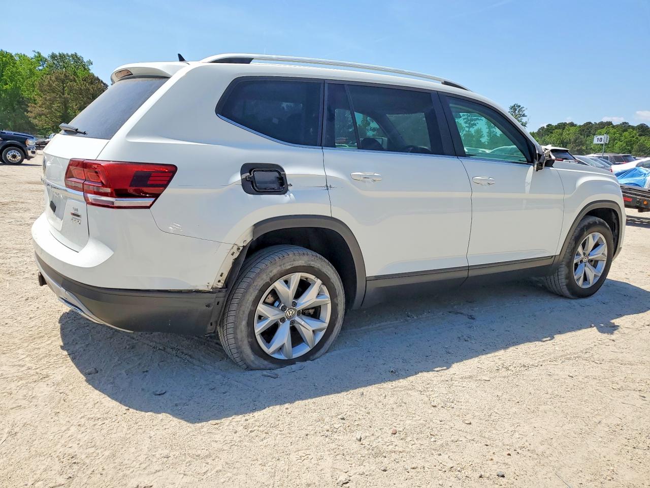 2018 VOLKSWAGEN ATLAS SE photo 3