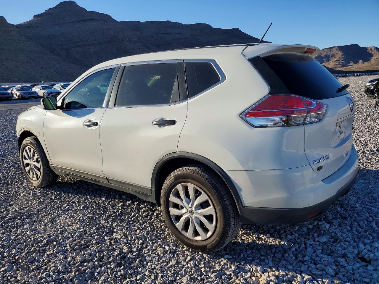 2016 NISSAN ROGUE S photo 4