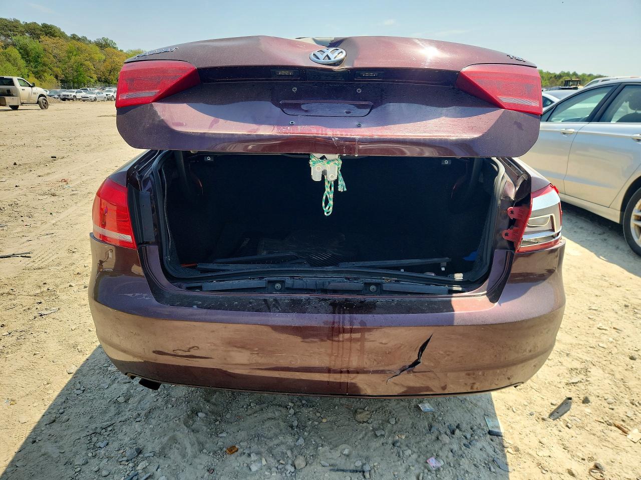 2014 VOLKSWAGEN PASSAT S photo 11