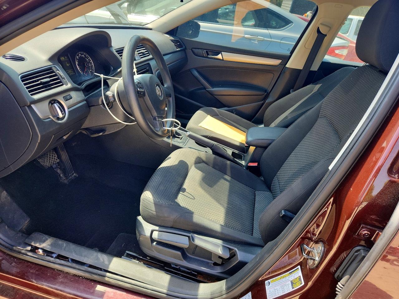 2014 VOLKSWAGEN PASSAT S photo 13