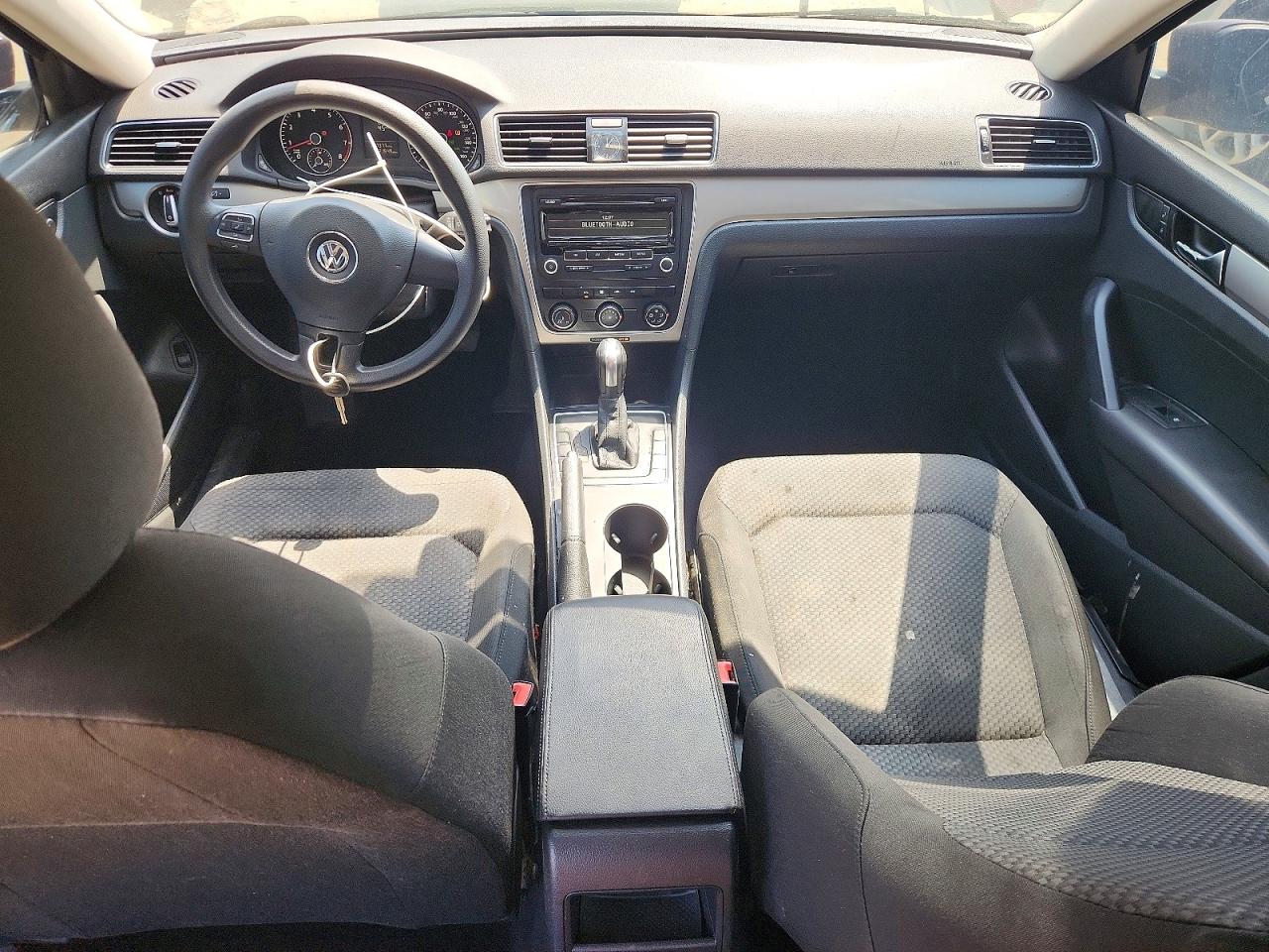 2014 VOLKSWAGEN PASSAT S photo 15
