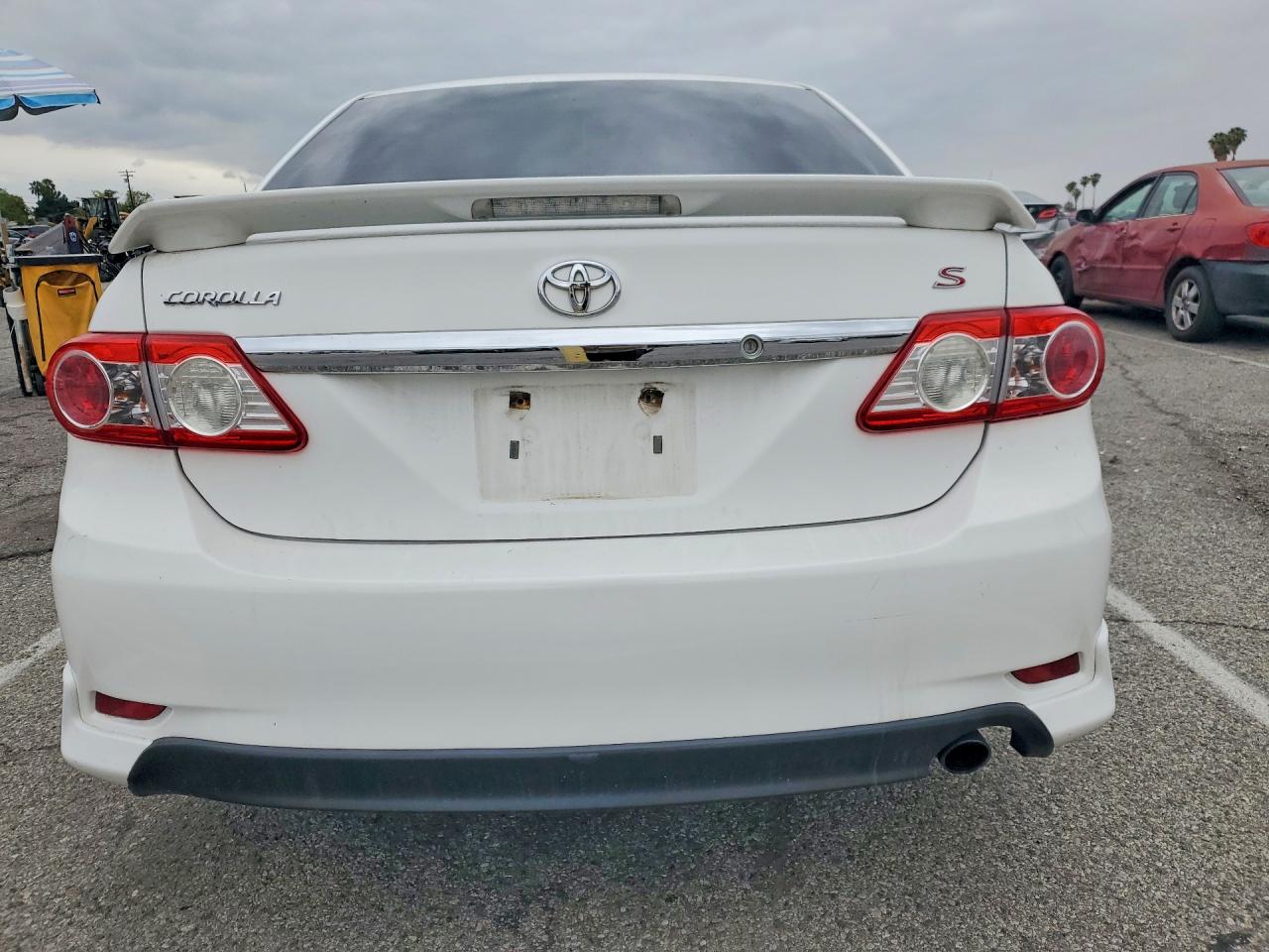 2011 TOYOTA COROLLA S photo 16