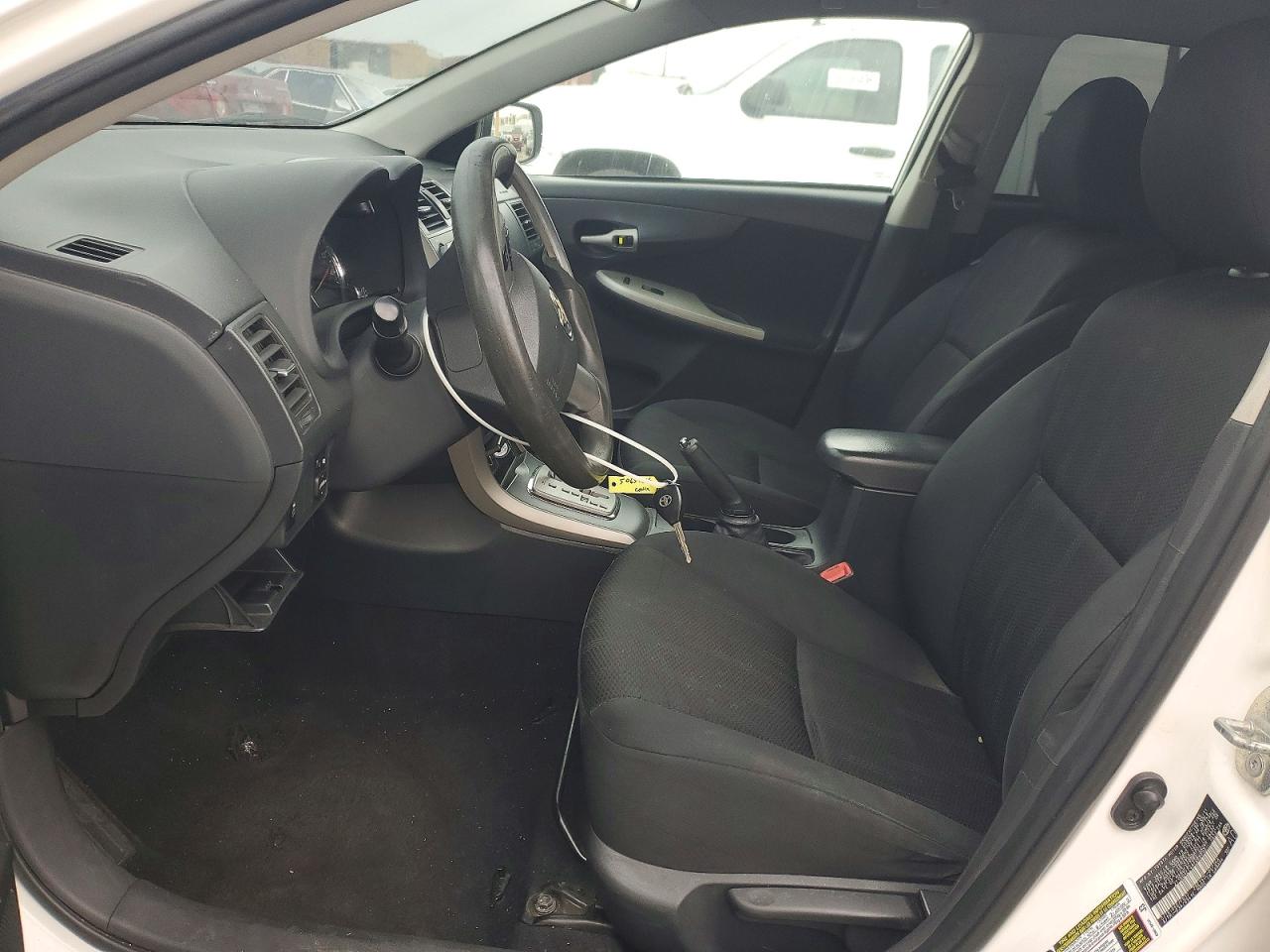 2011 TOYOTA COROLLA S photo 19