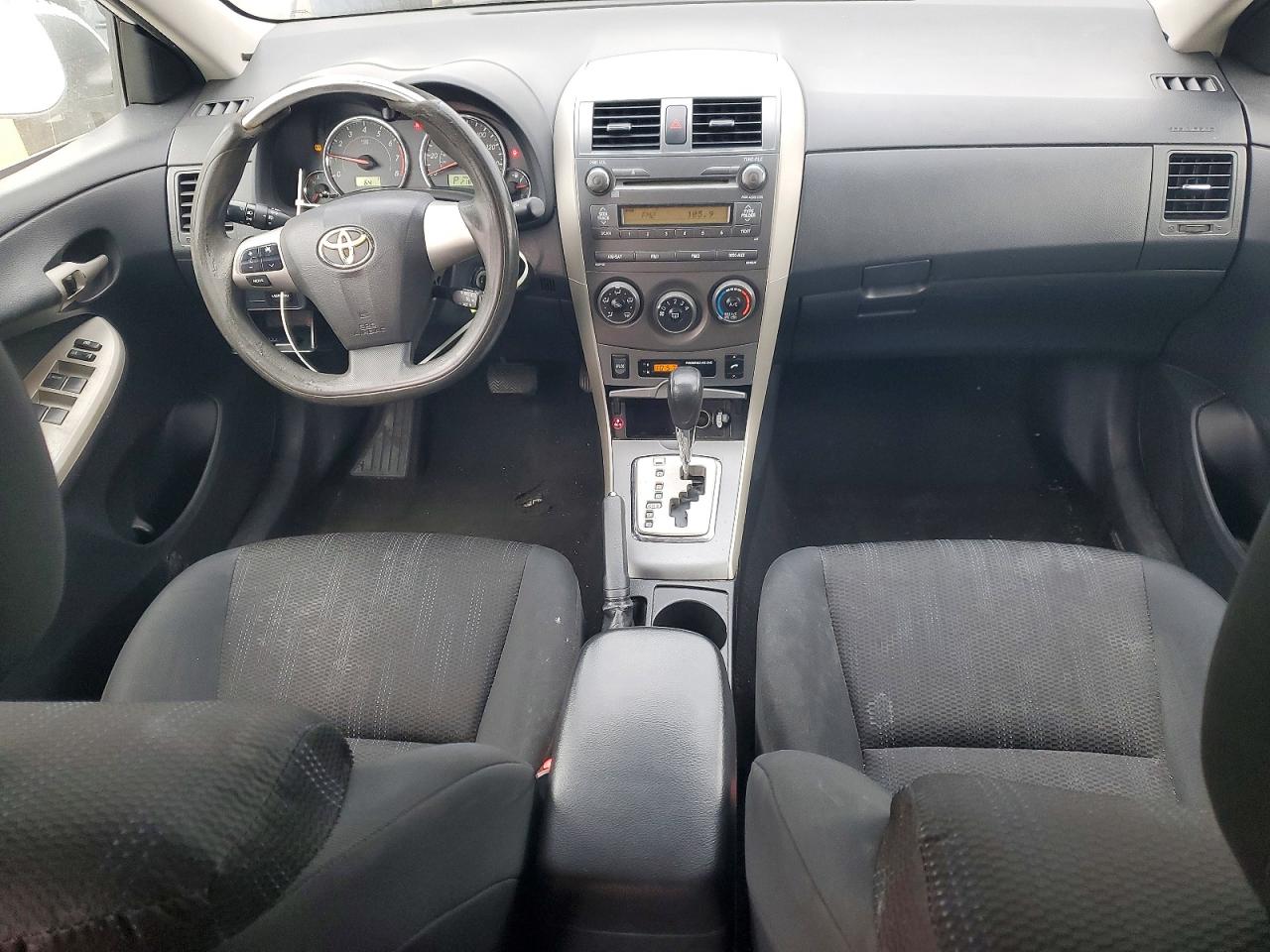 2011 TOYOTA COROLLA S photo 22