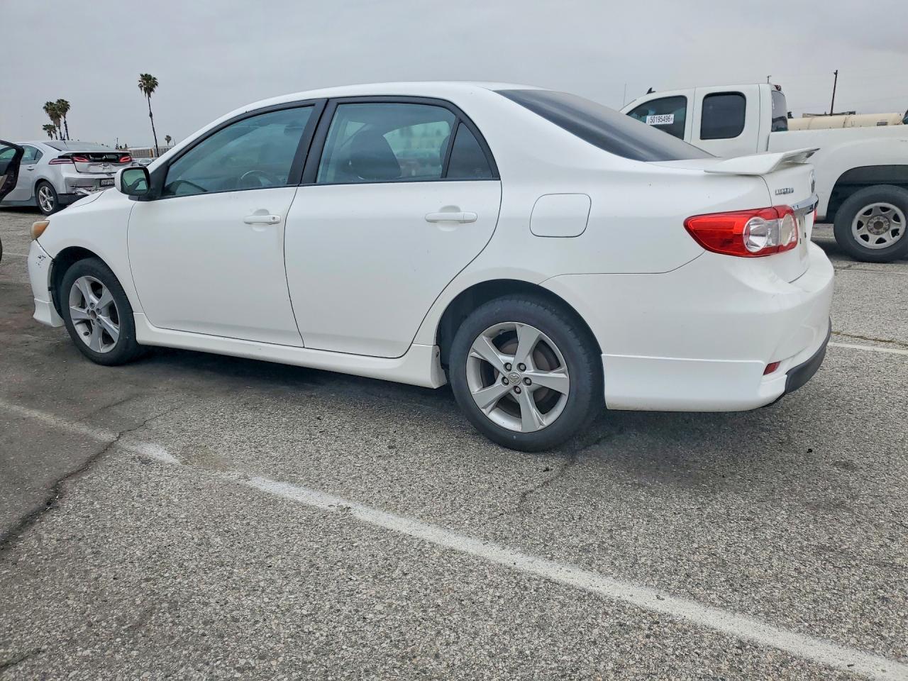 2011 TOYOTA COROLLA S photo 4