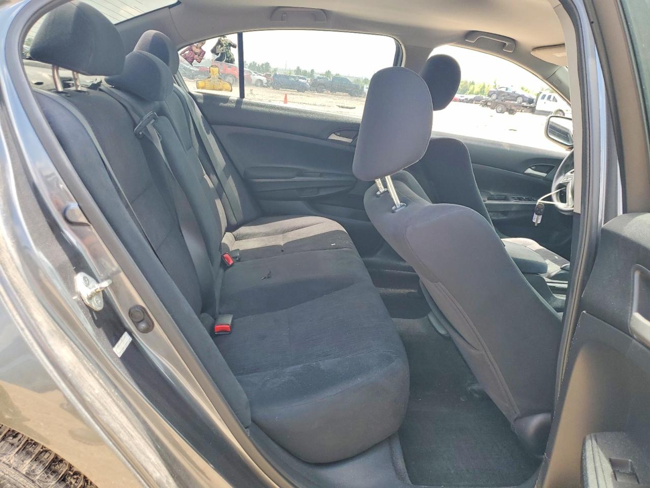 2011 HONDA ACCORD LX photo 19