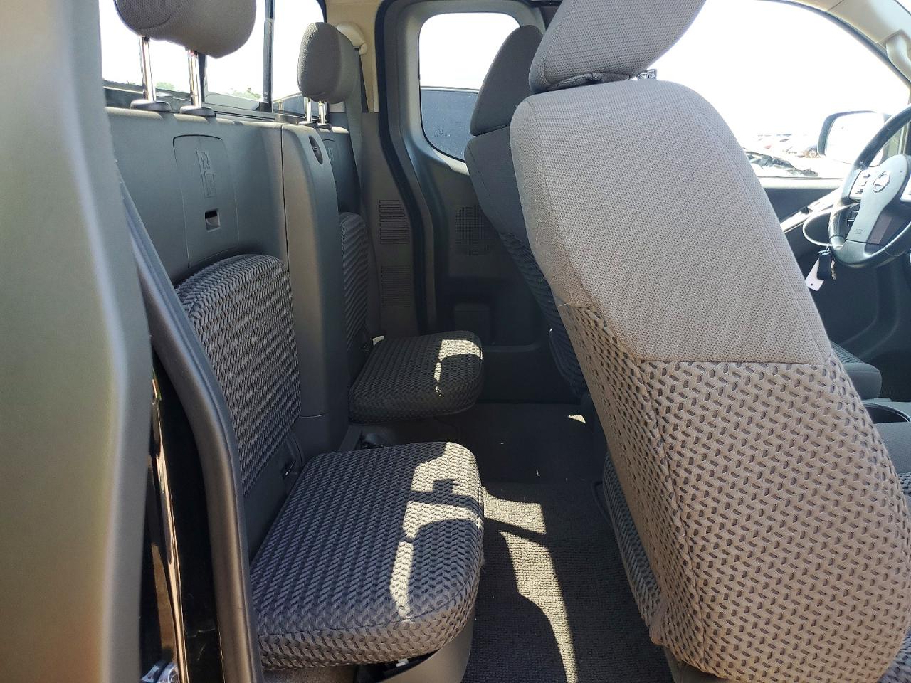 2017 NISSAN FRONTIER SV photo 19