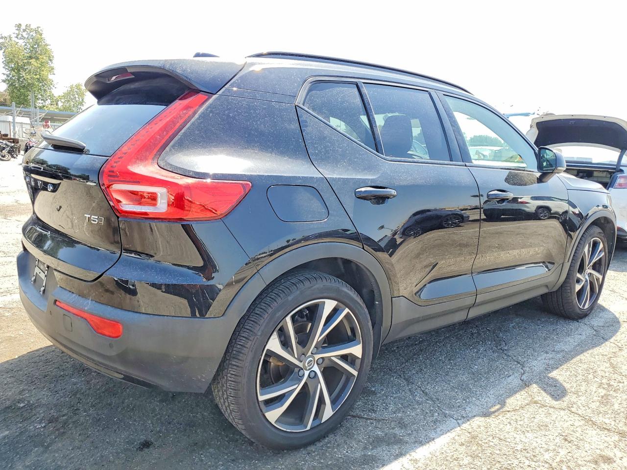 2021 VOLVO XC40 T5 R-DESIGN photo 5