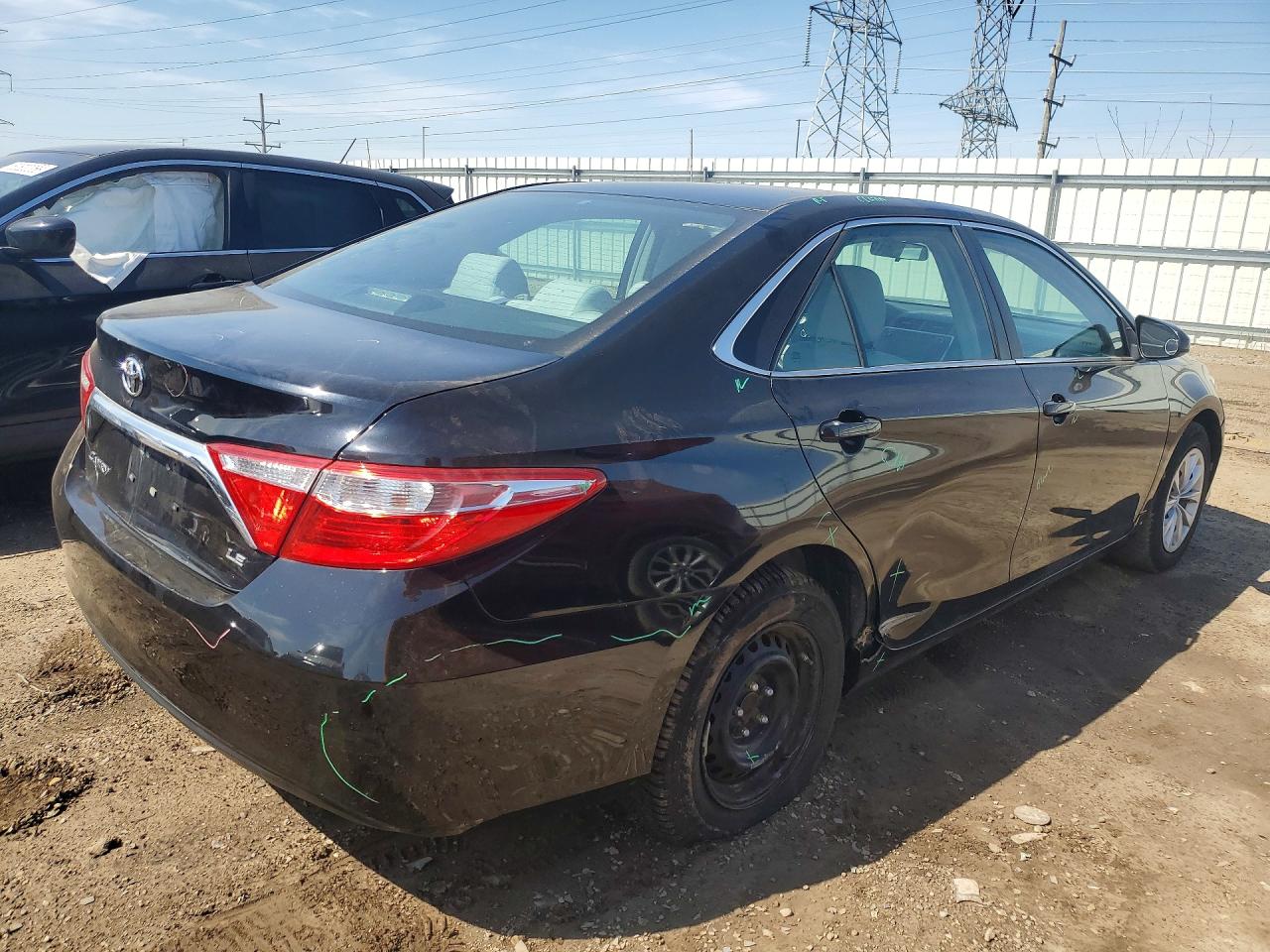 2016 TOYOTA CAMRY LE photo 3
