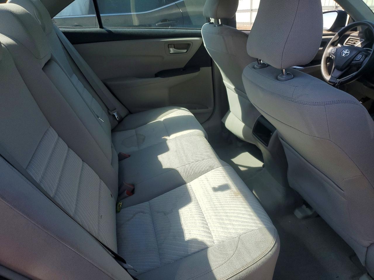 2016 TOYOTA CAMRY LE photo 10