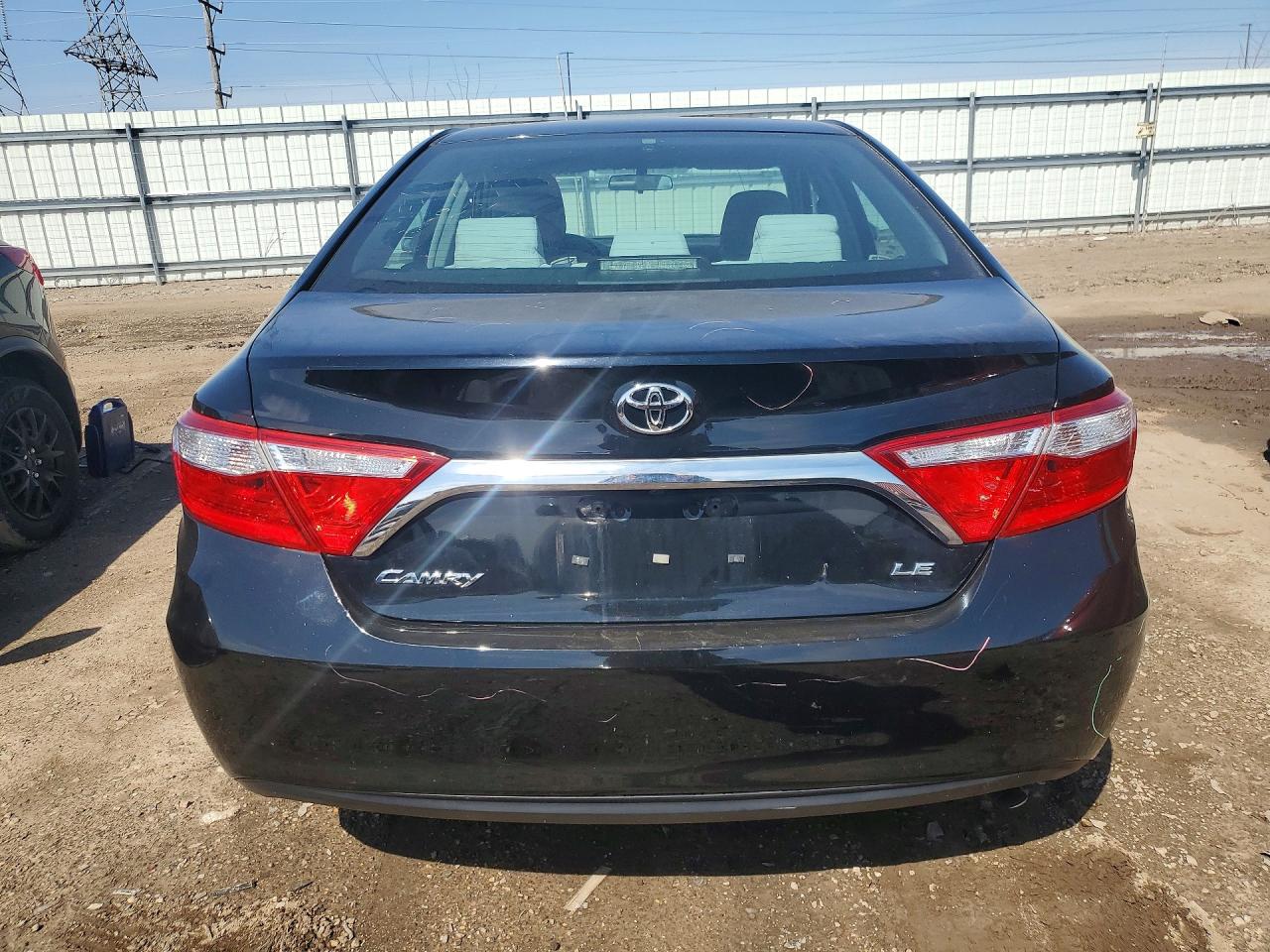2016 TOYOTA CAMRY LE photo 6