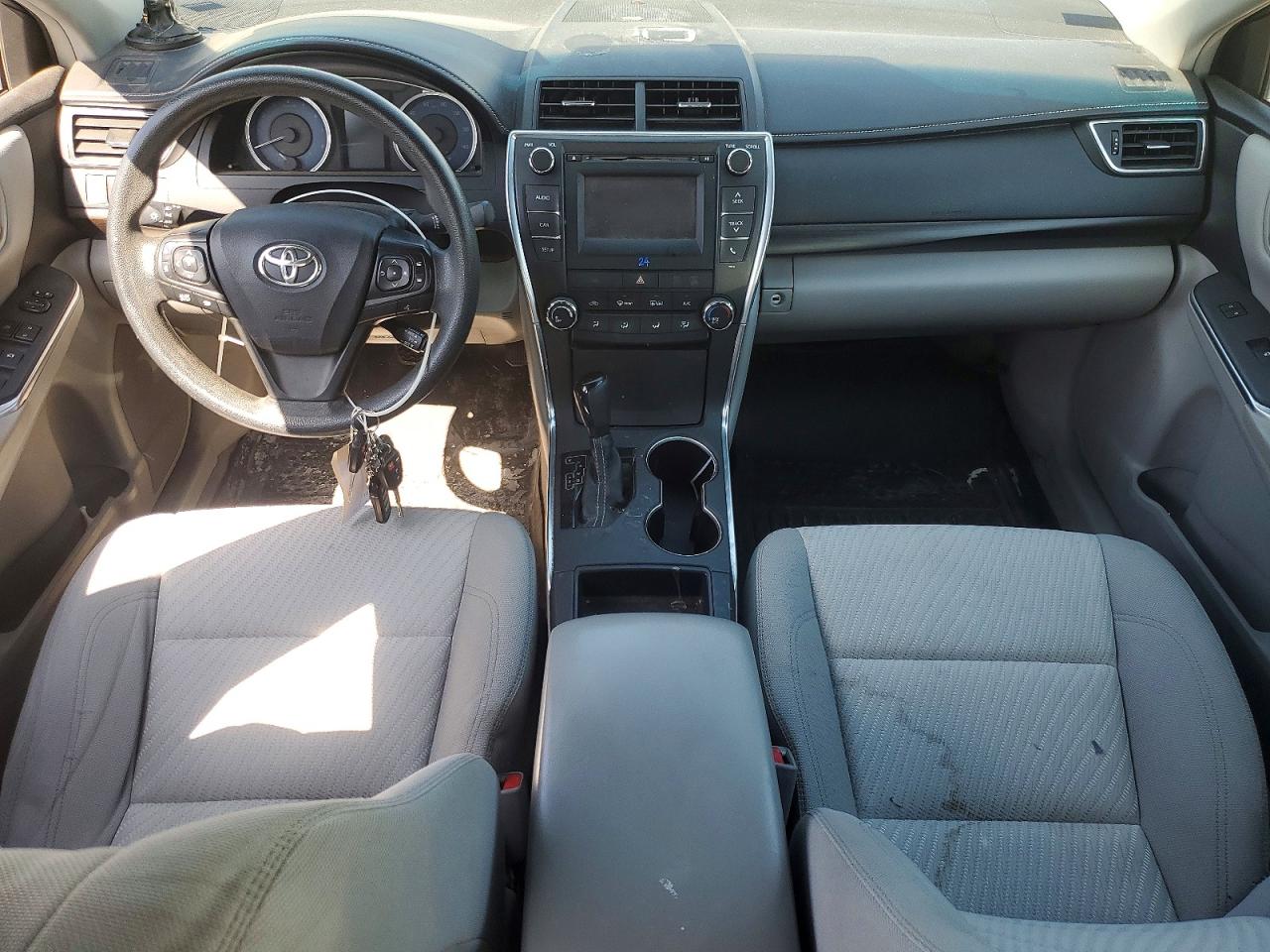2016 TOYOTA CAMRY LE photo 8